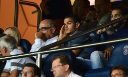 La recrue du PSG Hatem Ben Arfa en tribunes lors du match face Ă Arsenal, le 13 septembre 2016 au Parc des Princes