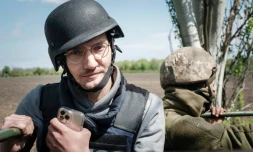 Le journaliste de l'AFP Arman Soldin lors d'une mission dans le Donbass, dans l'est de l'Ukraine, le 30 avril 2022