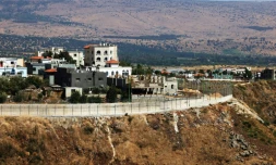 Le village de Ghajar et la barriÚre frontaliÚre entre le Liban et le plateau du Golan, occupé et annexé par Israël, le 9 août 2023