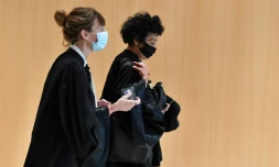 Les avocats de la Défense Zoé Royaux (L) et Isabelle Coutant-Peyre (d) arrivent au tribunal le 2 septembre 2020