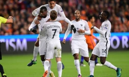 La joie des joueurs de l'équipe de France après le but de Paul Pogba contre les Pays-Bas, le 10 octobre 2016 à Amsterdam