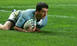 L'ailier argentin Martin Aramburu inscrit le 3e essai face Ă la France, lors du match pour la 3e place de la Coupe du monde de rugby, le 19 octobre 2007 au Parc des Princes Ă Paris