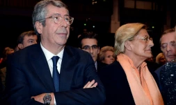 Patrick (G) et Isabelle Balkany (D) le 9 décembre 2015 à Issy-les-Moulineaux en Ile-de-France