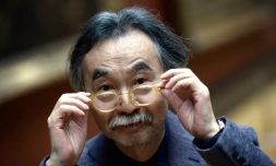 Jiro Taniguchi, auteur de bande dessinée japonais, pose le 26 janvier 2015 à Paris