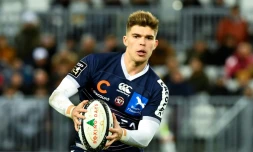 L'ouvreur de Bordeaux-Bègles, Matthieu Jalibert, s'échappe avec le ballon face à La Rochelle en Top 14, le 22 décembre 2019 à Bordeaux
