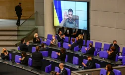 Le président ukrainien Volodymyr Zelensky s'adresse par vidéoconférence au Bundestag, le 17 mars 2022, à Berlin