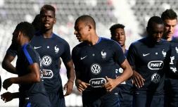 L'attaquant Kylian Mbappé (c) lors de la séance d'entraînement avec les Bleus au Stadium Municipal, le 2 septembre 2017 à Toulouse 