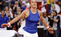 Caroline Garcia radieuse après nsa victoire sur la Roumaine Mihaela Buzarnescu en Fed Cup, le 20 avril 2019