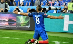 Dimitri Payet après avoir inscrit le 3e but de la France face à l'Islande, en quart de finale de l'Euro, le 3 juillet 2016 au Stade de France
