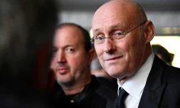 Bernard Laporte (d), candidat à la présidence de la FFR, arrive à l'assemblée générale de l'instance fédérale, le 3 décembre 2016 à Marcoussis 