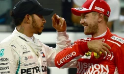 Le Britannique Lewis Hamilton Mercedes/g) et Sebastian Vettel (Ferrari) lors des qualifs pour le GP d'Abou Dhabi sur le circuit de Yas Marina, le 24 novembre 2018