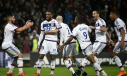 La rage d'Alexandre Lacazette, à nouveau buteur pour Lyon, le 3 octobre 2015 face à Reims à Gerland