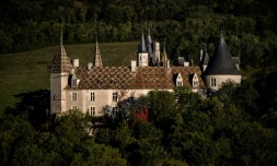 Le château de La Rochepot, en Côte-d'Or, le 8 octobre 2021