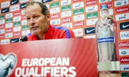L'entraîneur des Pays-Bas Danny Blind en conférence de presse, veille du match contre les Tchèques qualificatif à l'Euro-2016, le 12 octobre 2015 à Amsterdam