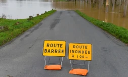 Une route inondée en Gironde en décembre 2019