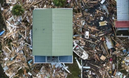 Vue aérienne de dommages autour d'une maison après le passage de l'ouragan Hélène, à Horseshoe Beach en Floride le 28 septembre 2024