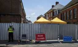 Des policiers à l'oeuvre à Salisbury, près de Londres pour découvrir la source de l'empoisonnement à l'agent innervant Novitchok d'un couple britannique, le 7 juillet 2018