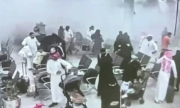 Capture d’écran issue d’images de vidéosurveillance diffusées lors d’une conférence de presse de la coalition dirigée par l’Arabie saoudite à Ryad, le 15 octobre 2026, et rendue disponible via AFPTV, montrant ce que la coalition présente comme une attaque des Houthis contre l’aéroport international d’Abha, le 7 octobre 2026