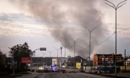 Des colonnes de fumée s'élÚvent aprÚs une explosion à Kiev, le 18 mars 2022