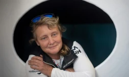 La navigatrice britannique Pip Hare à bord de son monocoque Imoca 60 Medallia, le 23 octobre 2020 aux Sables d'Olonne, avant le départ du Vendée Globe