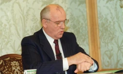 Le président soviétique Mikhaïl Gorbatchev se prépare à s'adresser à la Nation pour annoncer sa démission, le 25 décembre 1991