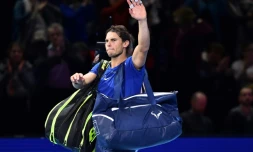 Rafael Nadal dit au revoir au public du Masters, le 13 novembre 2017 à Londres après sa défaite face à David Goffin