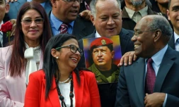 Delcy Rodriguez (veste rouge), présidente d' Assemblée constituante controversée au Venezuela, le 4 août 2017 à Caracas