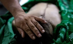 Le 30 octobre 2016, Alejandro Ormeneta, 47 ans, croquemort de Manille qui travaille dans l'entreprise de pompes funèbres Veronica Memorial Chapels, termine l'embaumement du corps d'un supposé trafiquant de drogue tué par balle