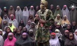 Capture rĂ©alisĂ©e le 14 aoĂ»t 2016 d'une vidĂ©o diffusĂ©e sur Youtube et attribuĂ©e Ă Boko Haram montrant celles que le groupe islamiste affirme ĂȘtre les lycĂ©ennes kidnappĂ©es Ă Chibok au Nigeria en avril 2014