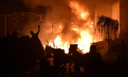 Affrontement entre les partisans de l'ancien président Almazbek Atambaïev et les forces de l'ordre dans le village de Koi-Tash, prÚs de Bichkek, le 7 août 2019 au Kirghizstan