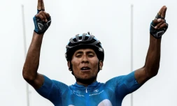 Le Colombien Nairo Quintana remporte la 17e étape du Tour de France au sommet du col pyrénéen du Portet, le 25 juillet 2018