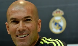 L'entraîneur du Real Madrid Zinédine Zidane en conférence de presse au centre d'entraînement de Valdebebas à Madrid, le 8 janvier 2016