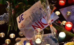 Fleurs et bougies en hommage aux victimes de l'attentat le 15 juillet 2016 à Nice