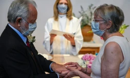 Linda Delk et Ardell Hoveskeland se marient Ă Alexandria, le 28 mai 2020 en Virginie