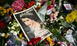 Des fleurs en hommage à la reine Elizabeth II, morte à 96 ans, sont disposées à Green Park, à Londres (Royaume-Uni), le 10 septembre 2022