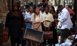 A l'abbaye de Westminster à Londres le 22 juin 2018, des comédiens participent aux commémorations de l'arrivée du navire Empire Windrush au port de Tilbury, il y a 70 ans