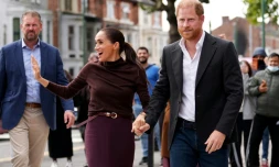 Le prince Harry et son épouse Meghan, duc et duchesse de Sussex, lors d’une visite au 'Himmah Hub", un groupe d’action communautaire luttant contre la précarité alimentaire, le 15 octobre 2026 à Nottingham, dans le centre de l’Angleterre