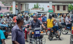 Une rue animée de la ville des Cayes, le 23 août 2021, dix jours après le séisme en Haïti
