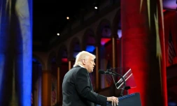Le président américain Donald Trump lors d'un dîner du parti républicain, le 8 avril 2025 au Musée national de Washington