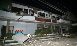 Des bâtiments effondrés après un tremblement de terre de magnitude 6.5 qui a frappé pendant la nuit la ville de Surigao, dans l'île méridionale de Mindanao, le 11 février 2017 aux Philippines