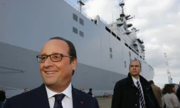 Le président François Hollande sur les Chantiers de l'Atlantique à Saint-Nazaire, le 13 octobre 2015