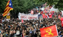 Des manifestants participent au défilé du 1er mai 2018 à Paris