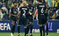 Les joueurs lyonnais à l'issue de leur match nul 1-1 contre Fenerbahçe en barrage aller de la Ligue des champions à Istanbul, le 18 août 2026 