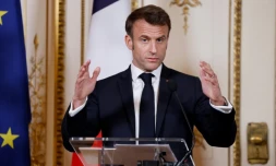 Emmanuel Macron lors d'une conférence de presse à l'issue d'une réunion à Amsterdam, le 12 avril 2023