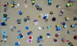 La plage de Costa da Caparica à Almada, près de Lisbonne, le 29 juin 2025