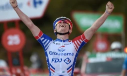 La joie du Français David Gaudu, vainqueur de la 11e étape du Tour d'Espagne, le 31 octobre 2020 au sommet de l'Alto de la Farrapona