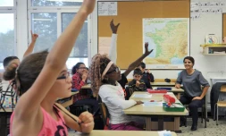 La ministre de l'Education nationale Najat Vallaud-Belkacem dans une école élémentaire à Blois, le 9 octobre 2015