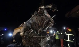 Image tirée d'une vidéo de l'AFPTV montrant l'épave d'un véhicule après un accident sur l'autoroute entre les villes de Kericho et Nakuru, le 30 juin 2023 au Kenya