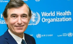 Philippe Douste-Blazy, candidat à la présidence de l'OMS, pose le 1er novembre 2016 au siège de l'OMS à Genève