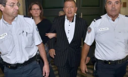 Alain Thurin (2e d) quitte le tribunal de Bordeaux le 6 octobre 2015